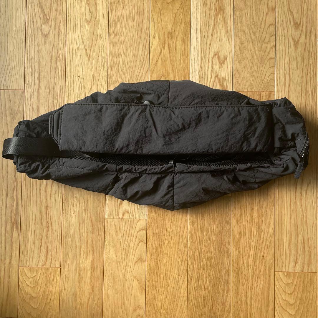 LOWELL ブラック スリングバッグ