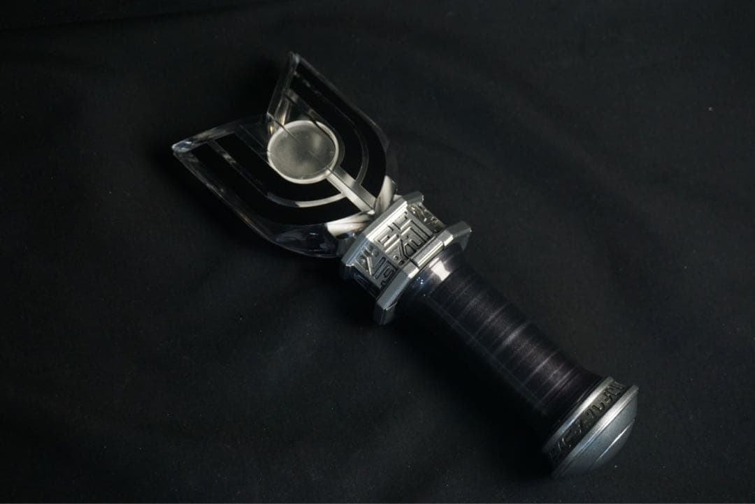 1点のみ　ブラックスパークレンス　プロップ造形　台座付き