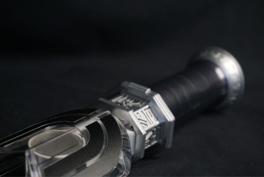 1点のみ　ブラックスパークレンス　プロップ造形　台座付き