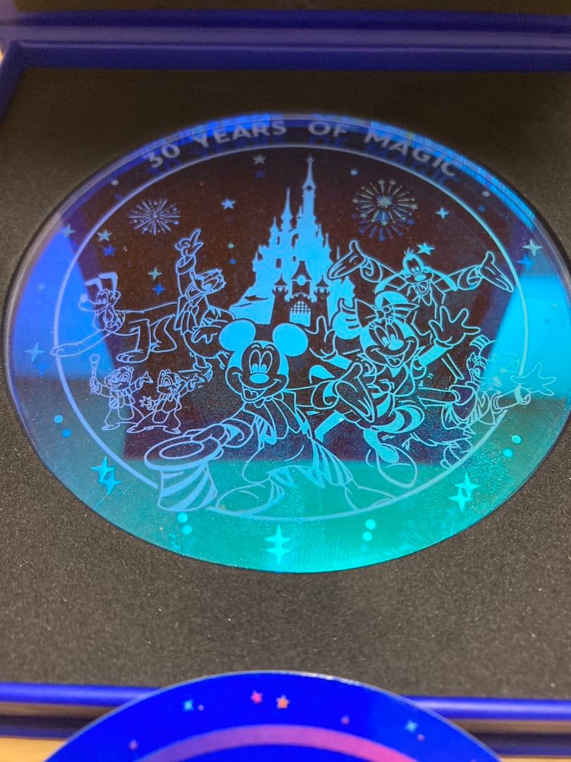 ディズニーランド　パリ30周年記念メダル　クリスタル製日本未発売品