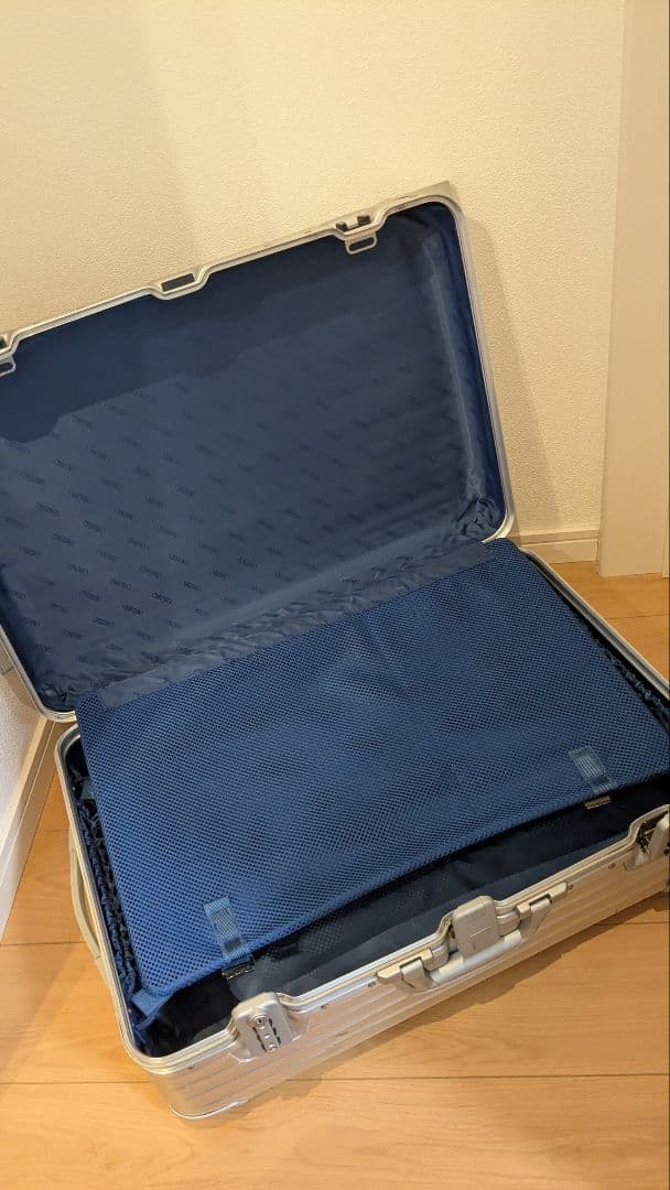 リモワ　RIMOWA　シルバー アルミニウム キャリーカート