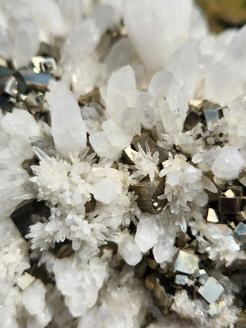 美品✨クォーツ＆パイライト 母岩付き クラスター(大)