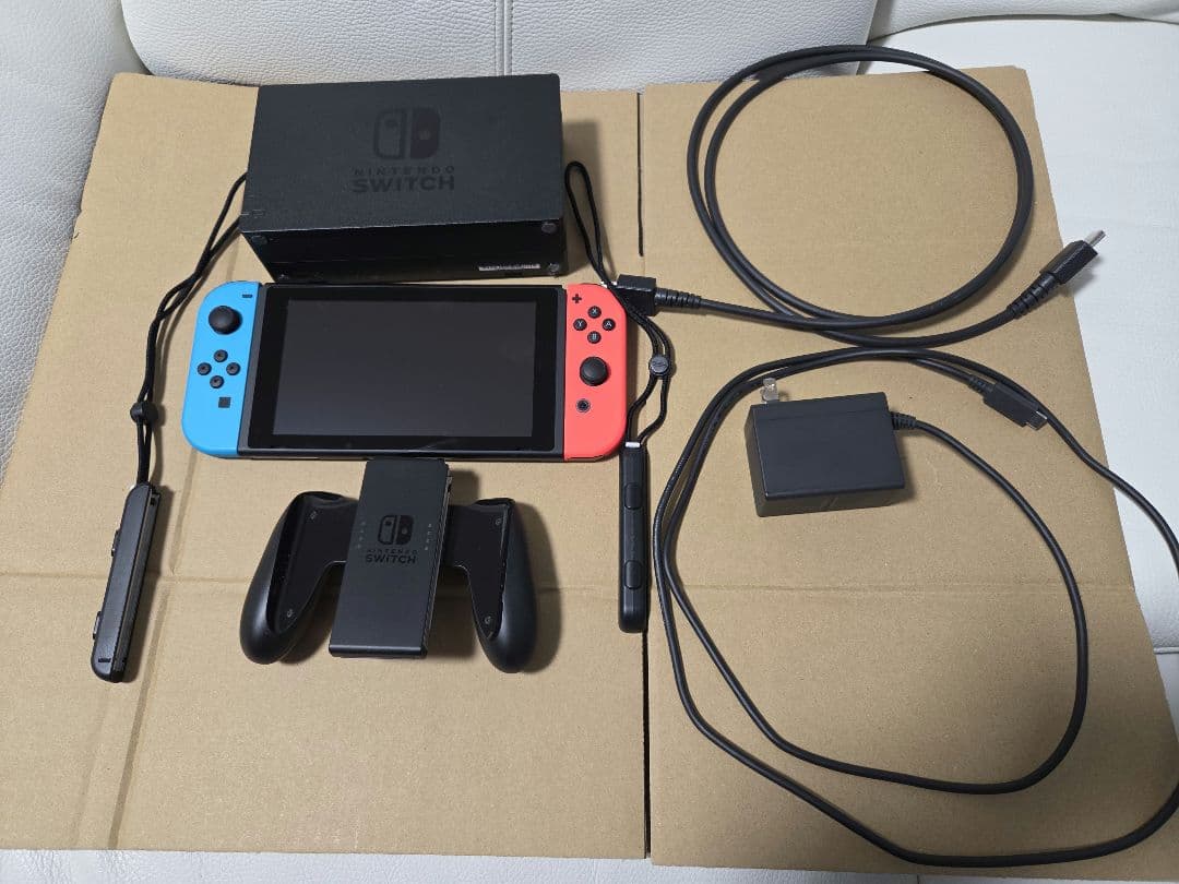 任天堂　Switch　本体
