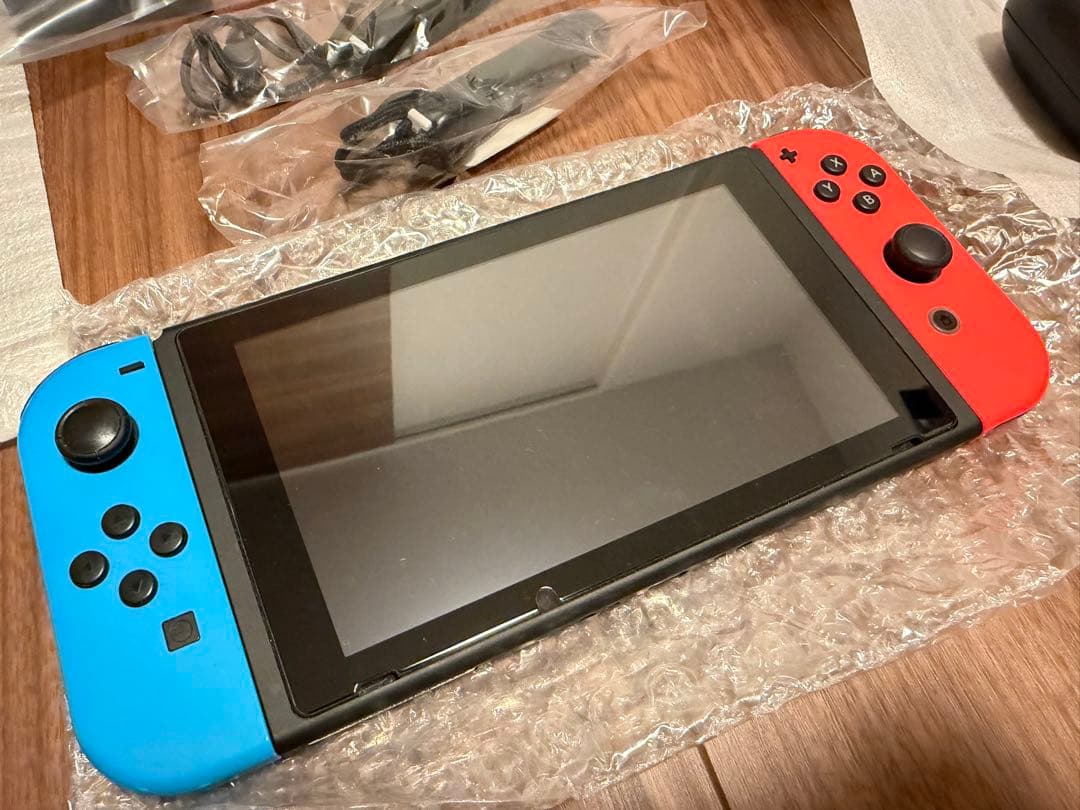 任天堂Switch 本体　【コントローラについて注意点あり】