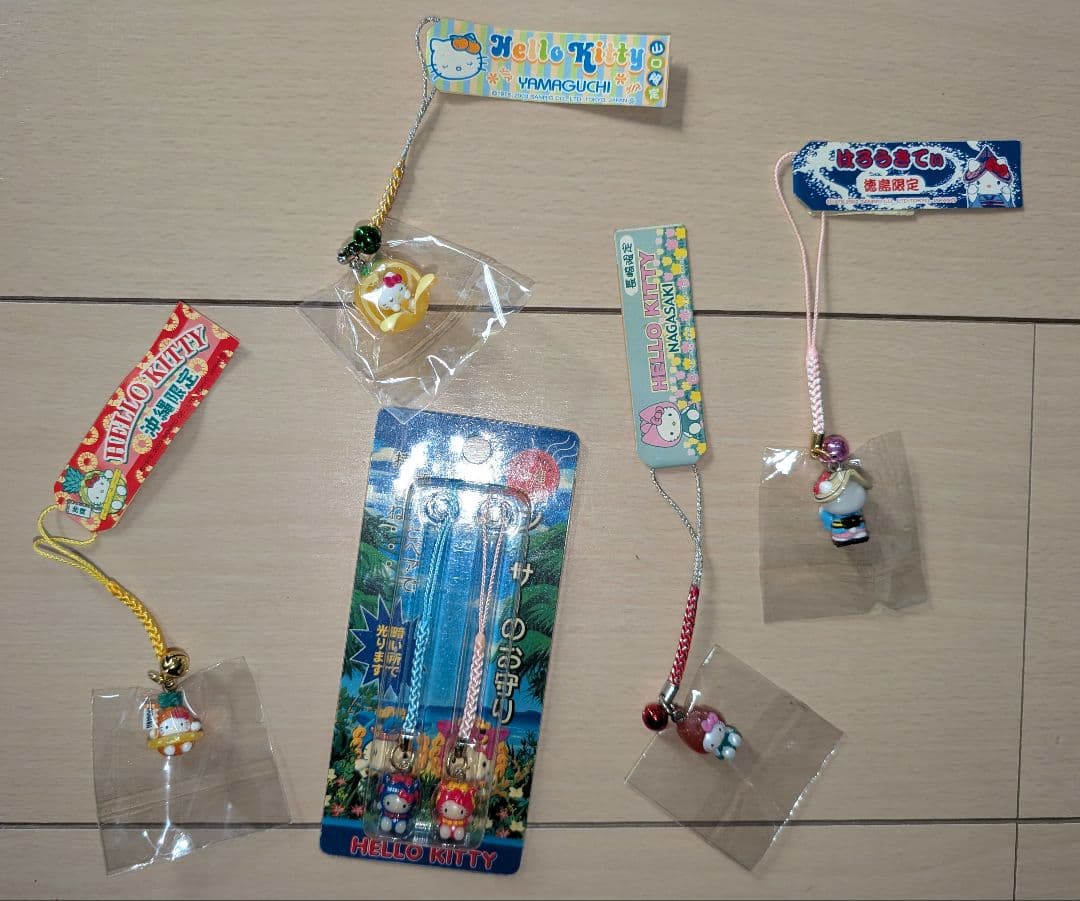 ハローキティ ご当地根付ストラップ 90個