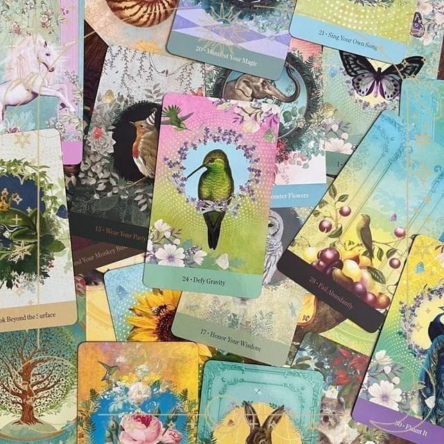 ★正規品オラクルカード★金縁✨柔らかな癒しの世界✨優しいタッチの女性らしいデッキ