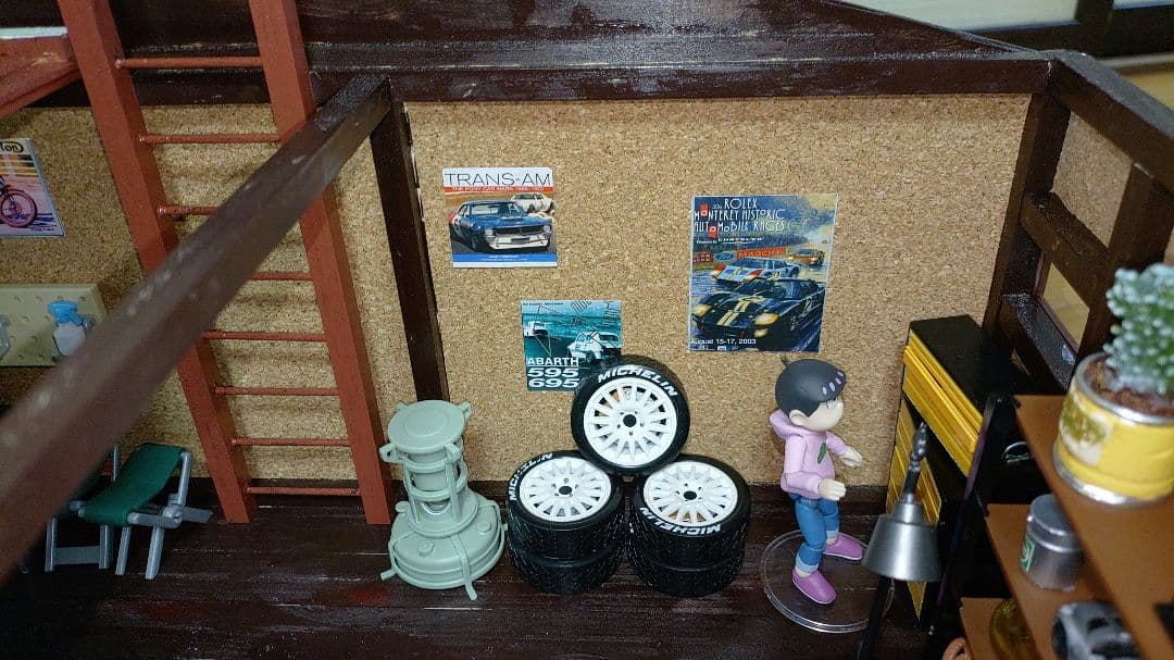 1/18　ジオラマ　ミニカー　ガレージ　車庫　納屋　ドールハウス　即購入禁止
