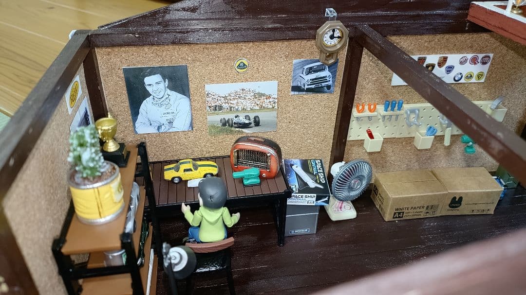 1/18　ジオラマ　ミニカー　ガレージ　車庫　納屋　ドールハウス　即購入禁止