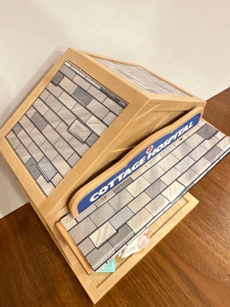 シルバニアファミリー　海外版　コテージホスピタル