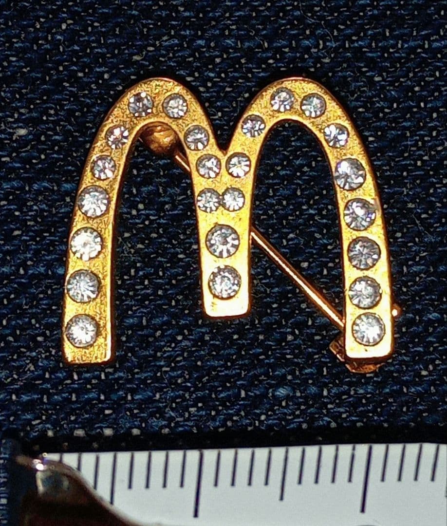 マクドナルド　ゴールデンアーチ　ピンズ　ブローチ　スワロフスキー