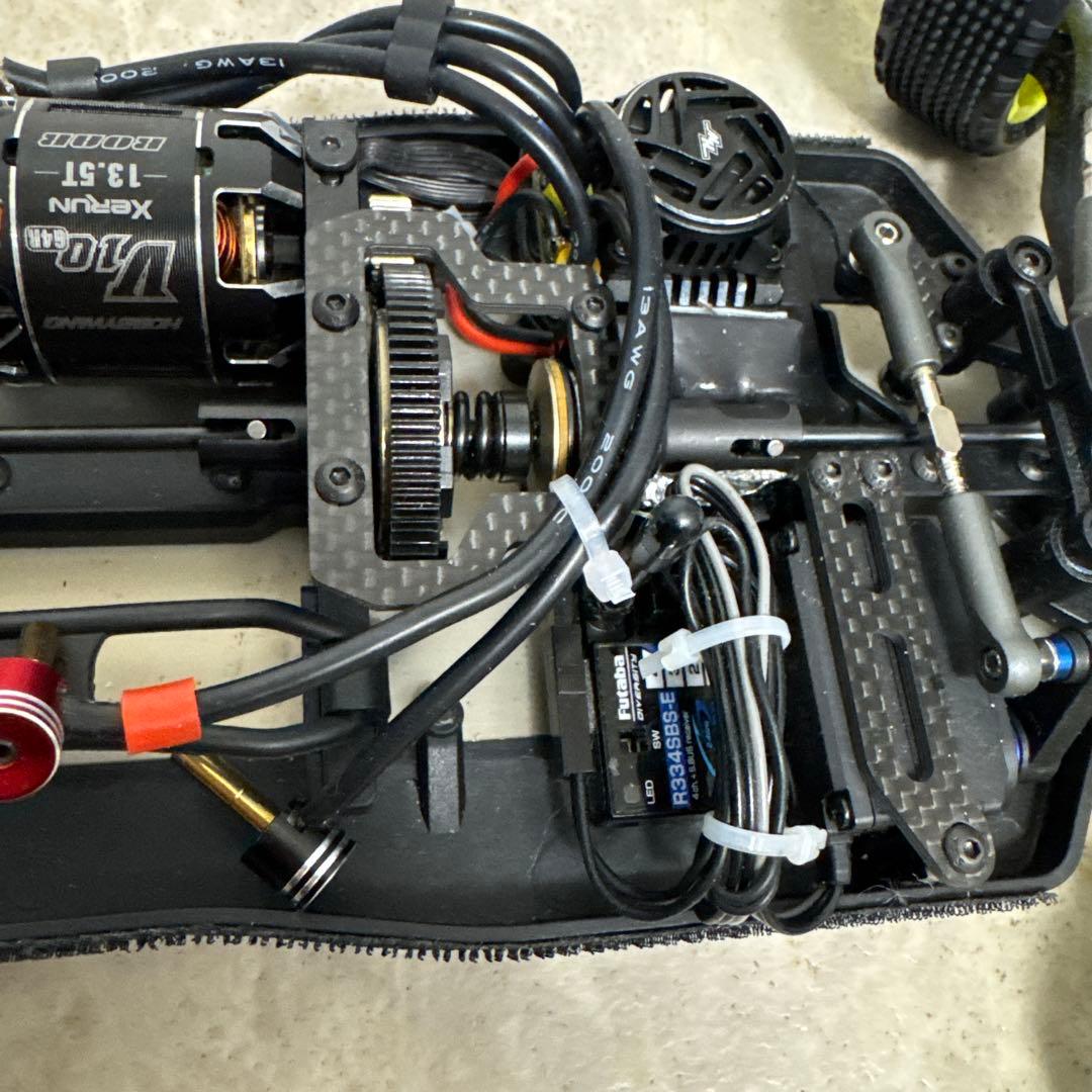 アソシエイテッド RC10 B74.2 CE (組立メカ搭載済み)