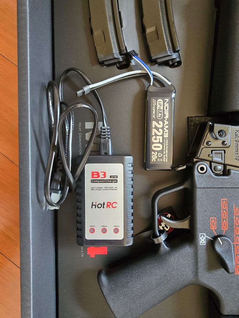 最終価格！東京マルイ 次世代MP5 A4 バッテリー付きセット