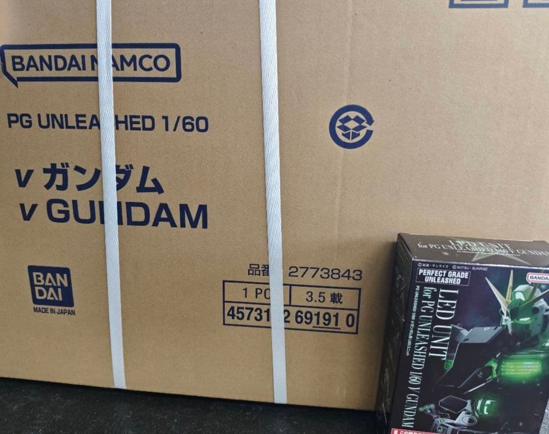 新品未使用　PG UNLEASHED 1/60 νガンダム& LEDユニット