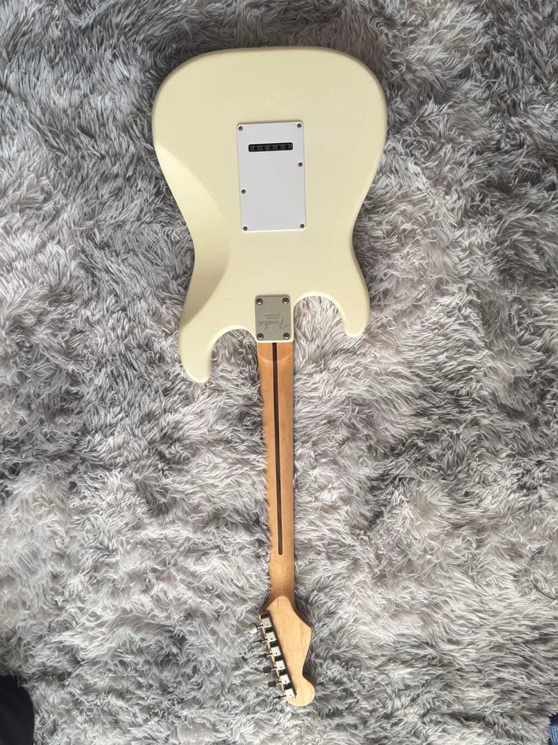アイボリー ストラトキャスタータイプ エレキギター