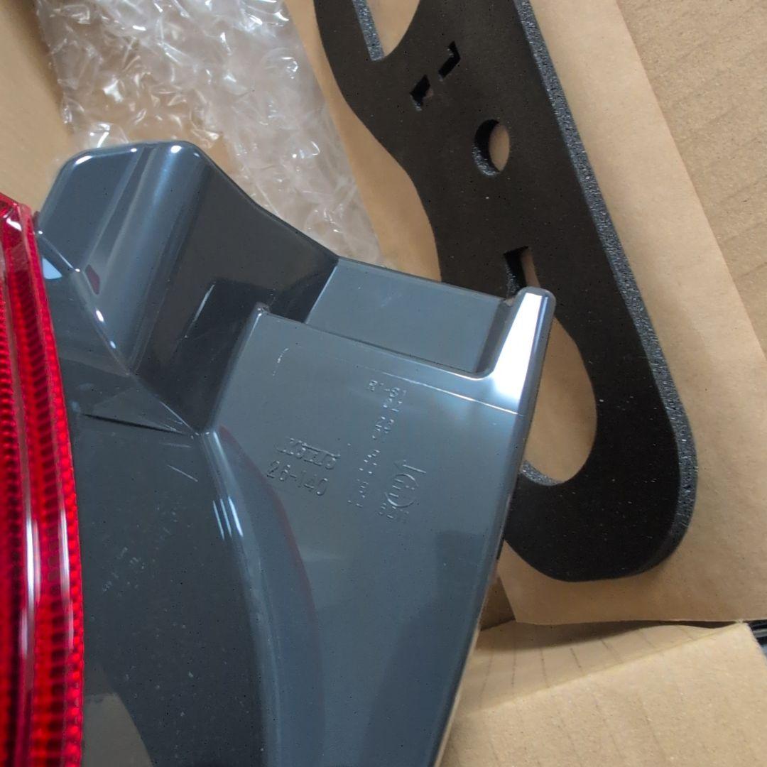 ＫＤＨ201左テールランプ。未使用