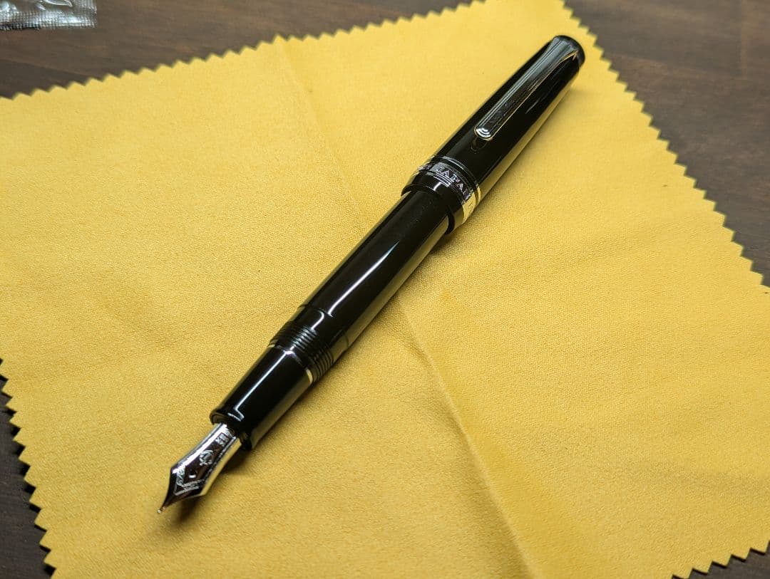 セーラー万年筆 プロフェッショナルギアスリム 銀 ブラック 細字（F）