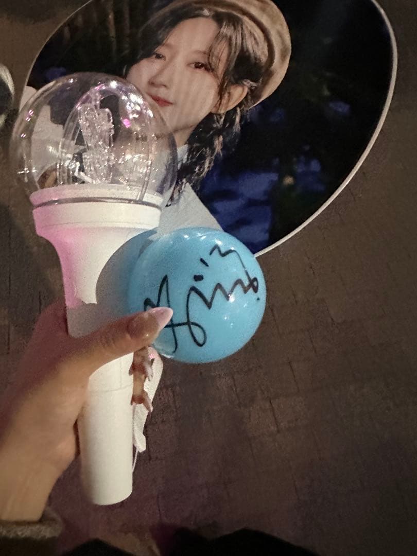 IVE 直筆サイン入りボール (イソ)