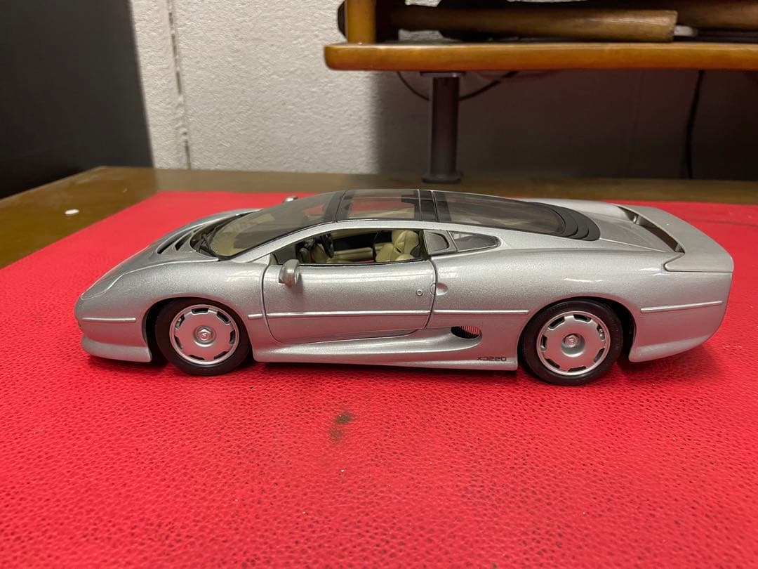 ジャガー　XJ220