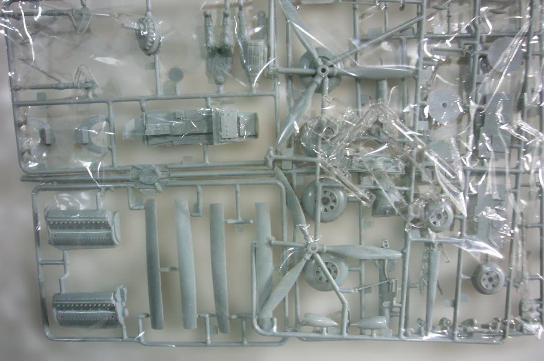 Revell 1/32 P-38 ①ドループ-スヌート　②ライトニング