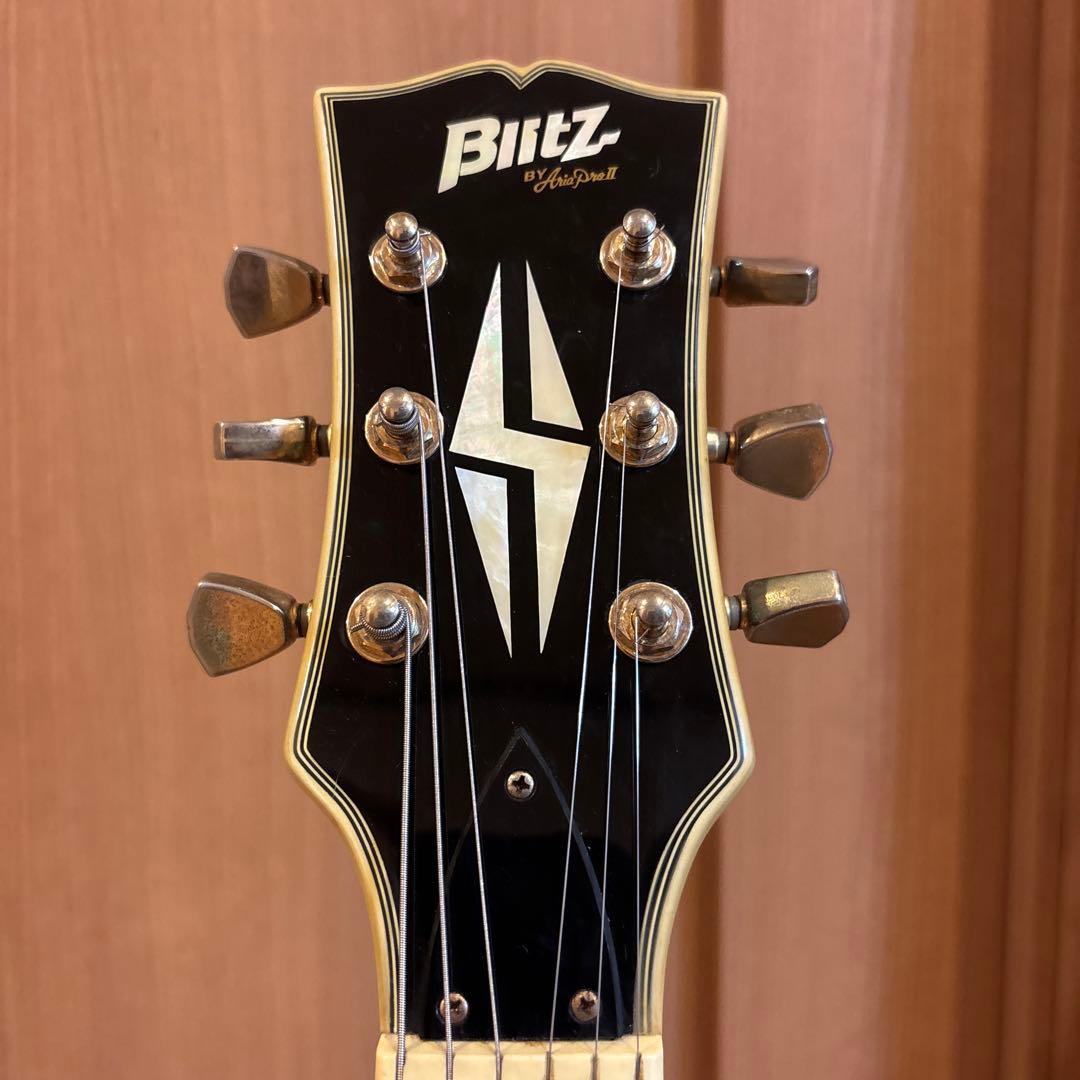 希少“ぼっちざろっく” BLITZ Les Paul タイプのゴールドパーツ仕様