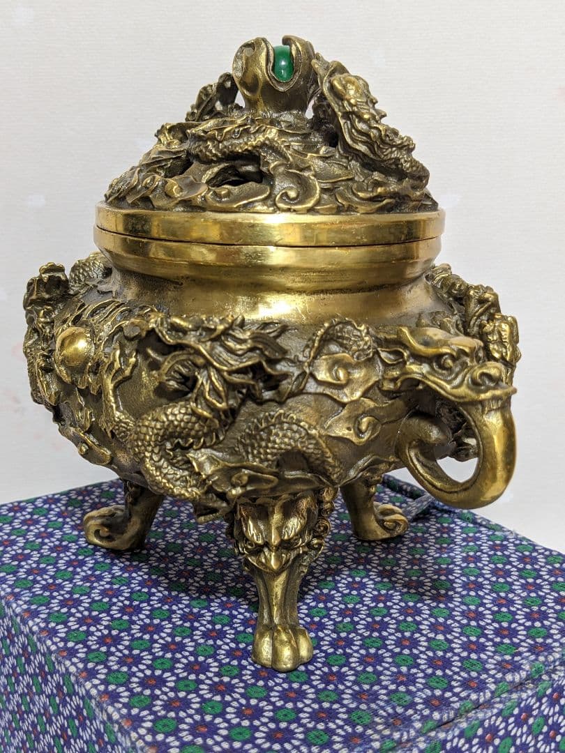 ♦中国 大明宣徳年製 蝋型細密 翡翠玉 龍文様 三足香炉 銅製 置物飾り 骨董品
