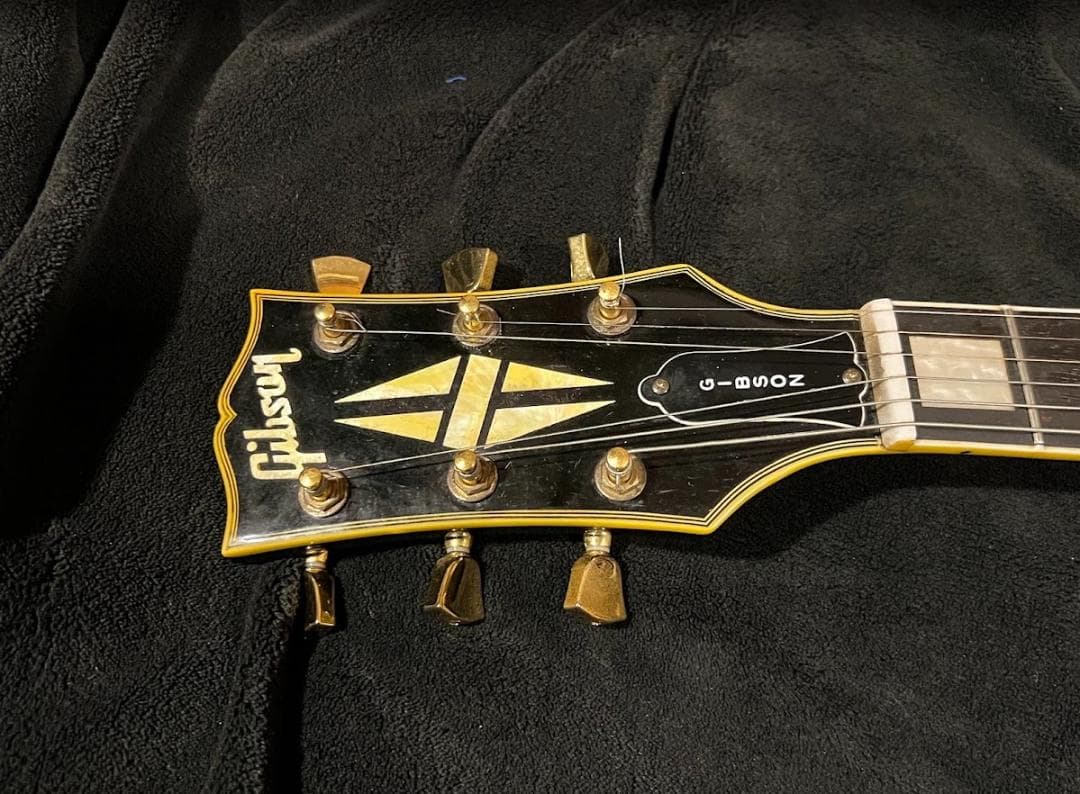 ノーブランド　ES335タイプセミホロウ（ｆホール無し）ギター傷多め・不具合無し
