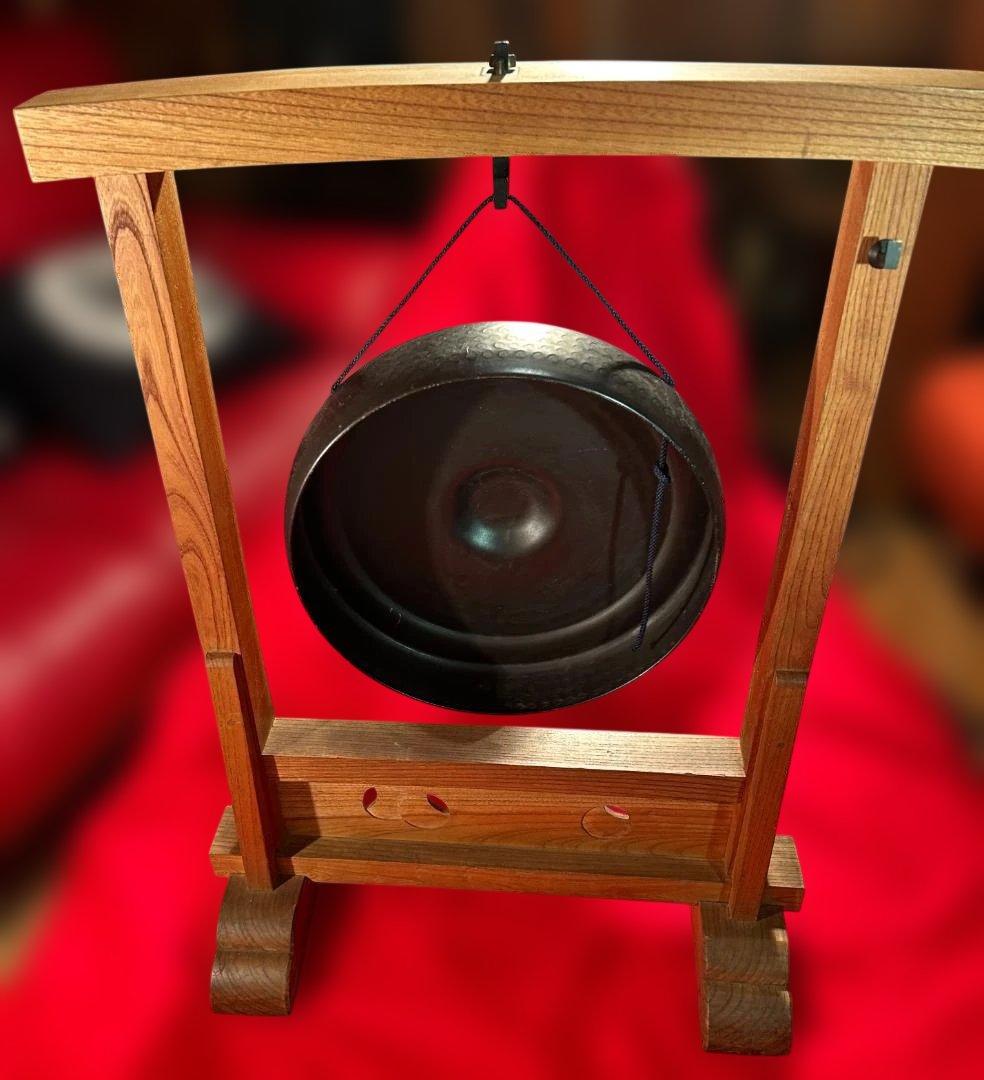 木製スタンドとバチ付きゴング