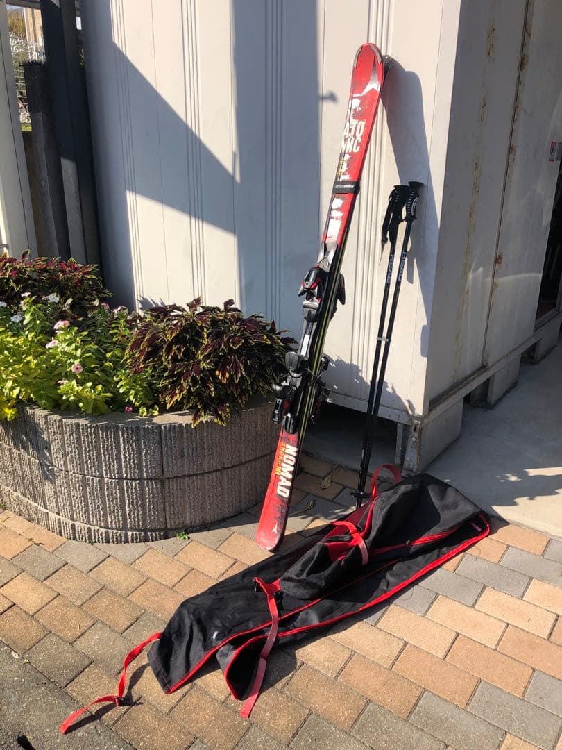 NOMAD SMOKE スキーとストック、ケース付き