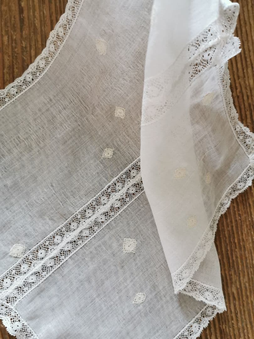 アンティーク ノルマンディーレースランナー ♢雪景色刺繍 ヴァレンシエンヌ装飾