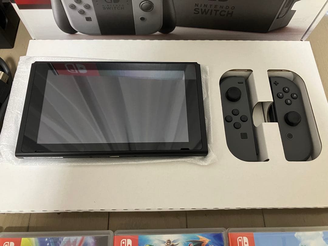 任天堂Nintendo Switch ニンテンドースイッチ　カセット4個付