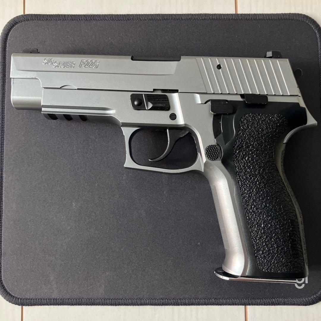 東京マルイ製 SIG SAUER P226 E2 ステンレス