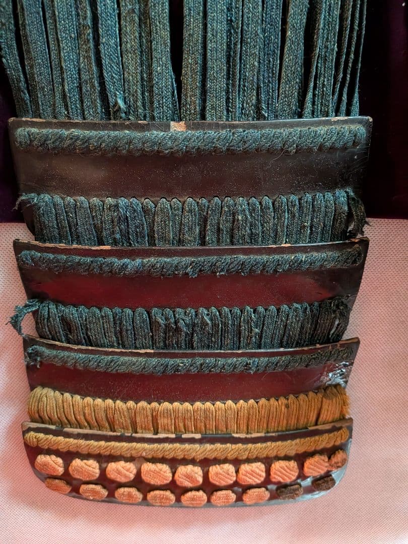 戦国末期〜江戸時代中期頃時代本歌武家着用実戦鎧凄まじい迫力鉄地鎧胴袖鎧櫃付当時物