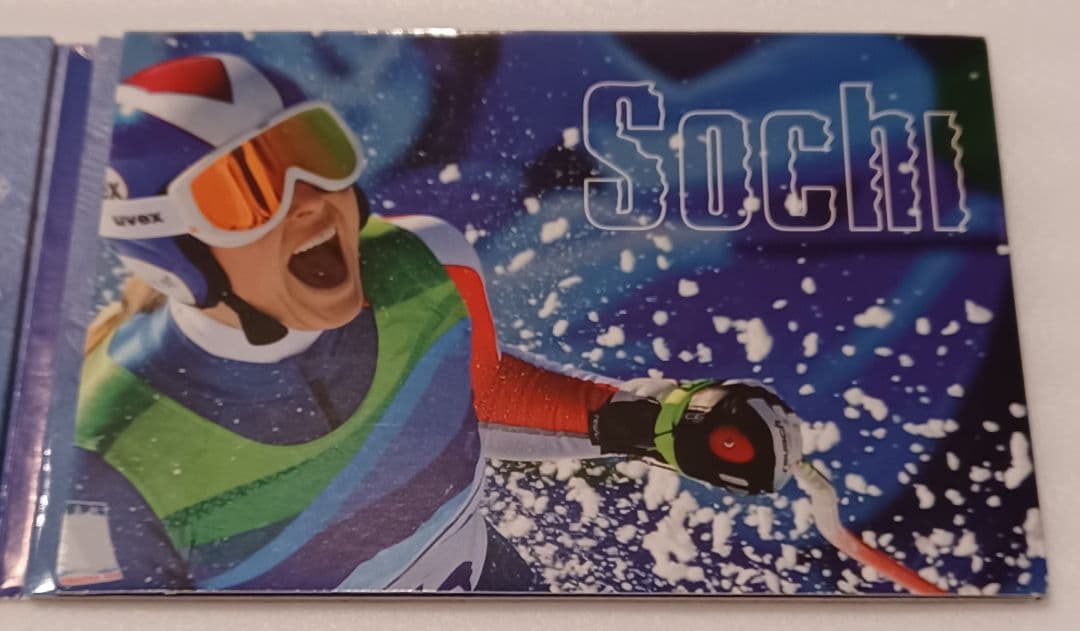 ロシア語で記載されている 2014年 ソチ 冬季オリンピックの記念硬貨