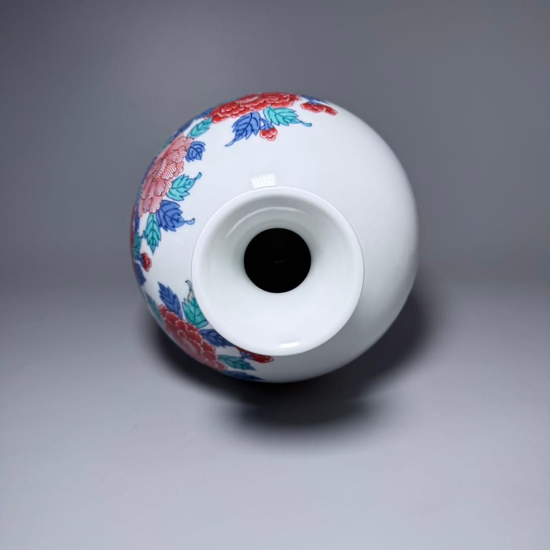 十三代　酒井田柿右衛門　錦菊花鳥文花瓶　十三代　今泉今右衛門　錦牡丹絵花瓶　二点