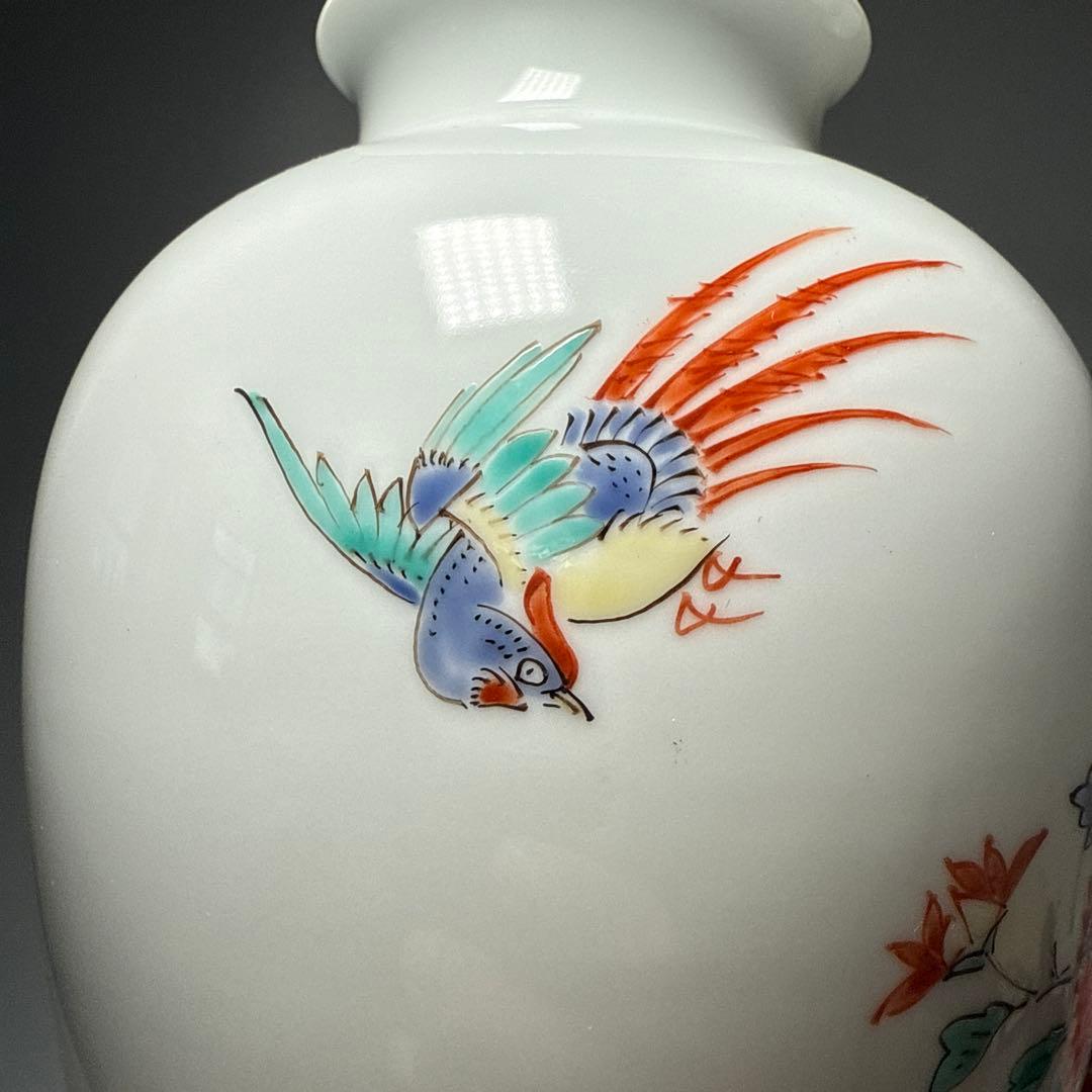 十三代　酒井田柿右衛門　錦菊花鳥文花瓶　十三代　今泉今右衛門　錦牡丹絵花瓶　二点