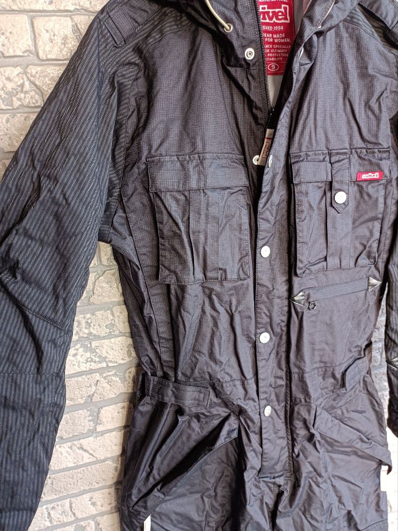 美品　スノボウェア　スキーウェア　スキー　スノボ　つなぎ　スノーボード　フード