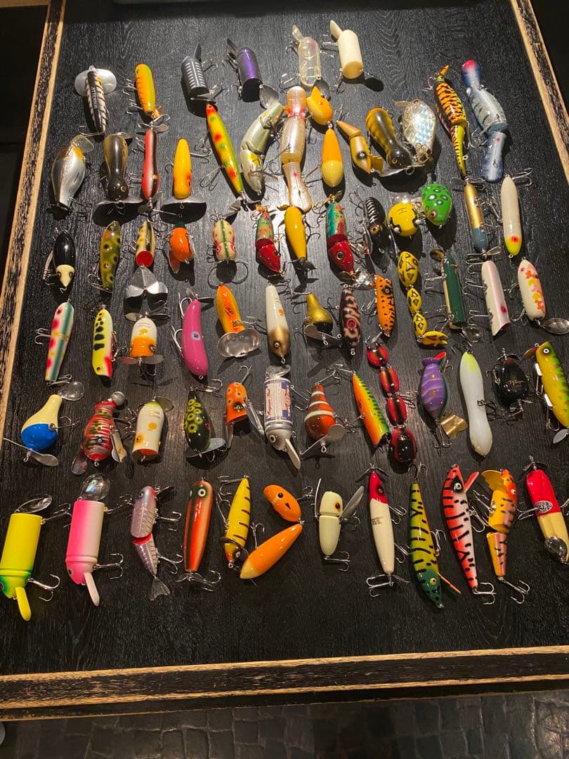 トップウォータールアーとタックルボックス