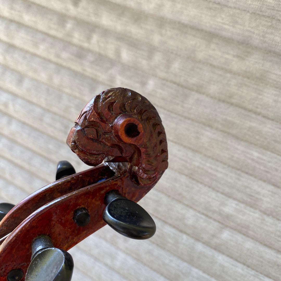 ライオンヘッド　フィドル　バイオリン 彫刻デザイン