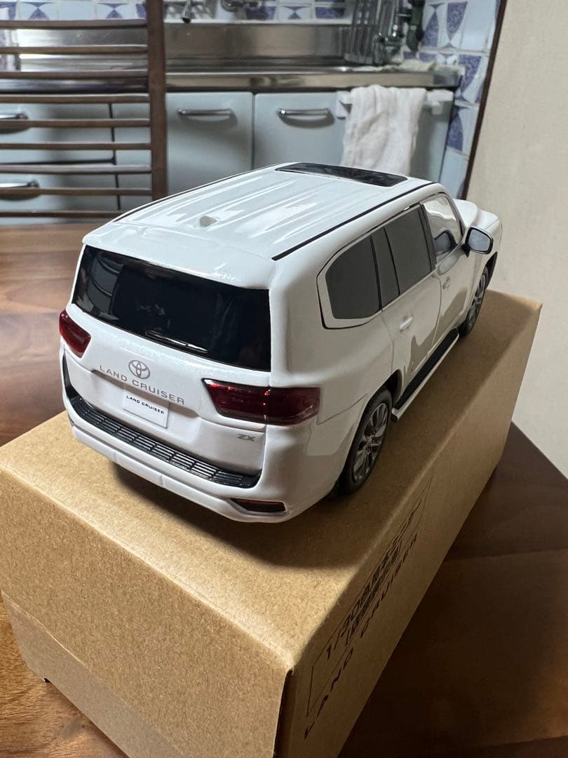 【非売品】トヨタ ランドクルーザー 1/30ホワイト