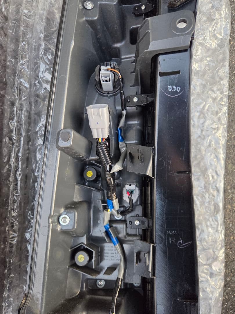 トヨタ　80系ノア後期　W×Blll テールランプ