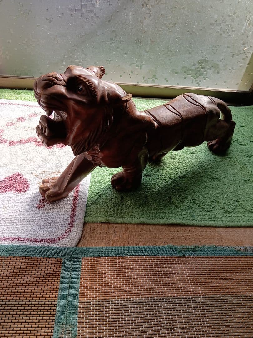 木製虎彫刻 約50cm 茶色