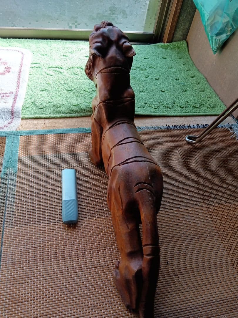 木製虎彫刻 約50cm 茶色