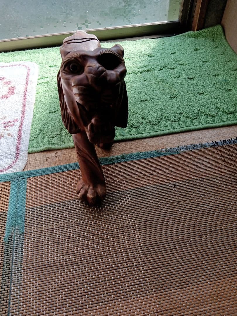 木製虎彫刻 約50cm 茶色