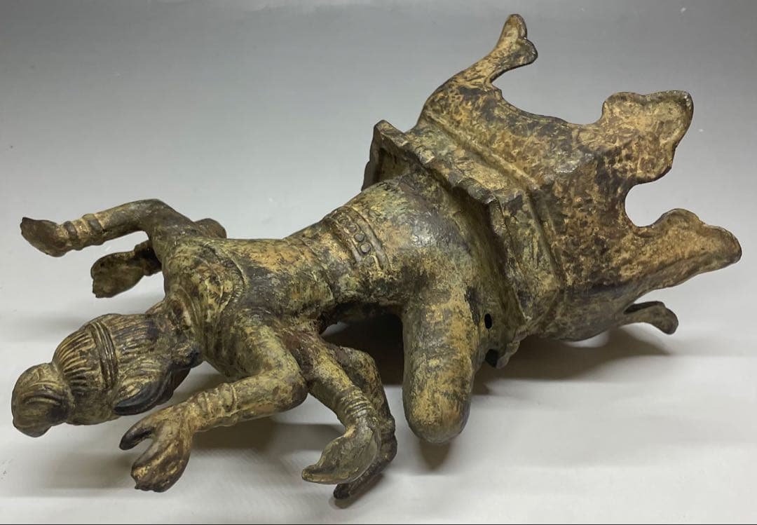 自在菩薩坐像　六手観音像　鉄製　C3120