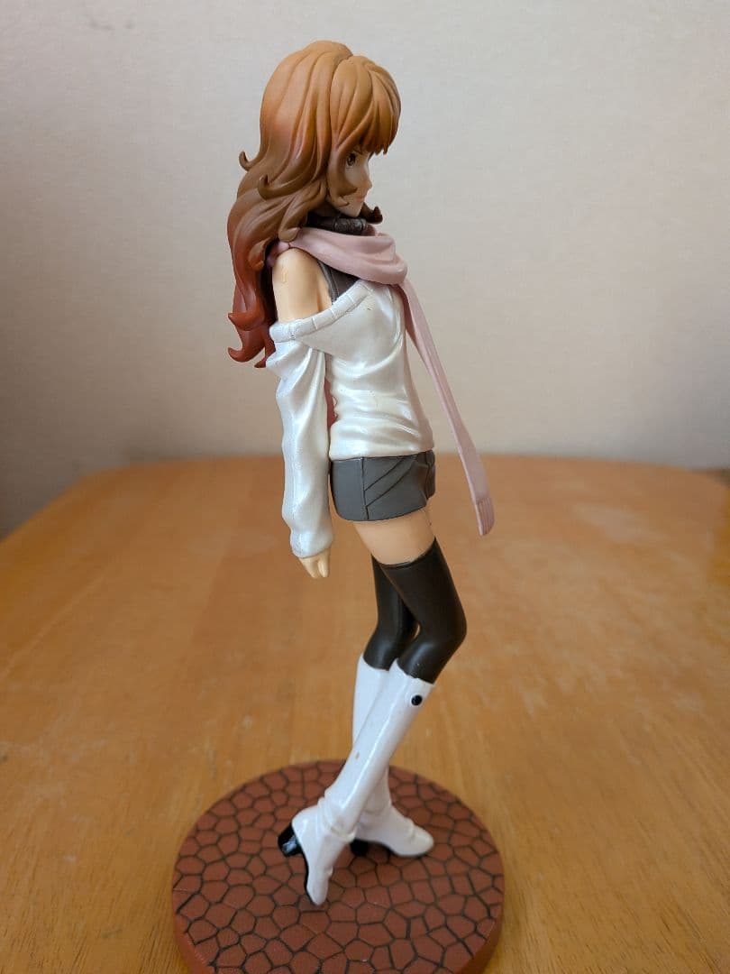 峰不二子フィギュア 　オフショルダーシャツ スカーフ