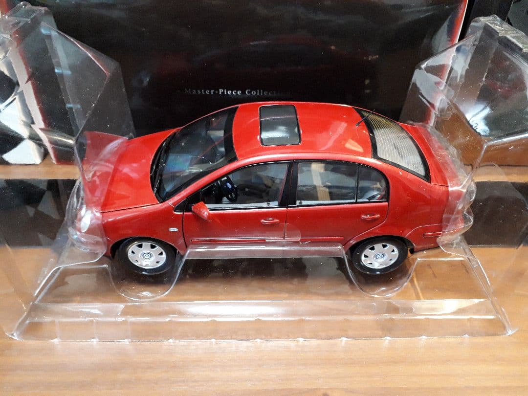 激レア VW POLO フォルクスワーゲン ポロ セダン 1/18 絶版ミニカー