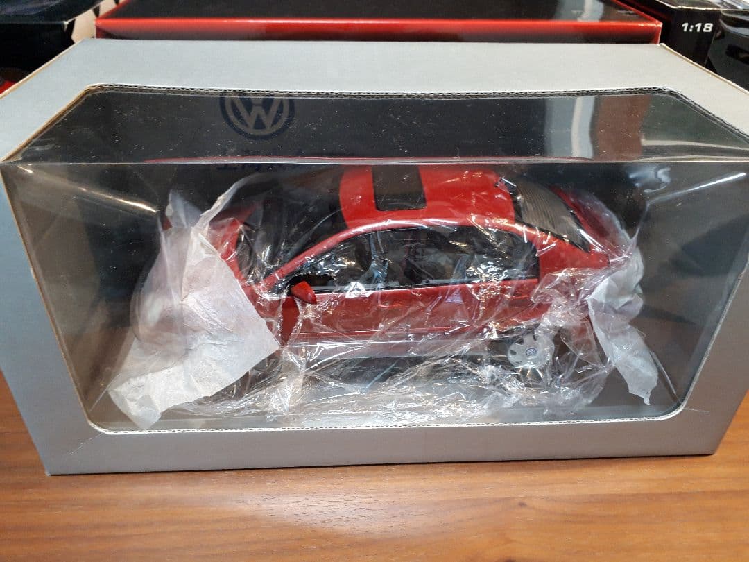 激レア VW POLO フォルクスワーゲン ポロ セダン 1/18 絶版ミニカー