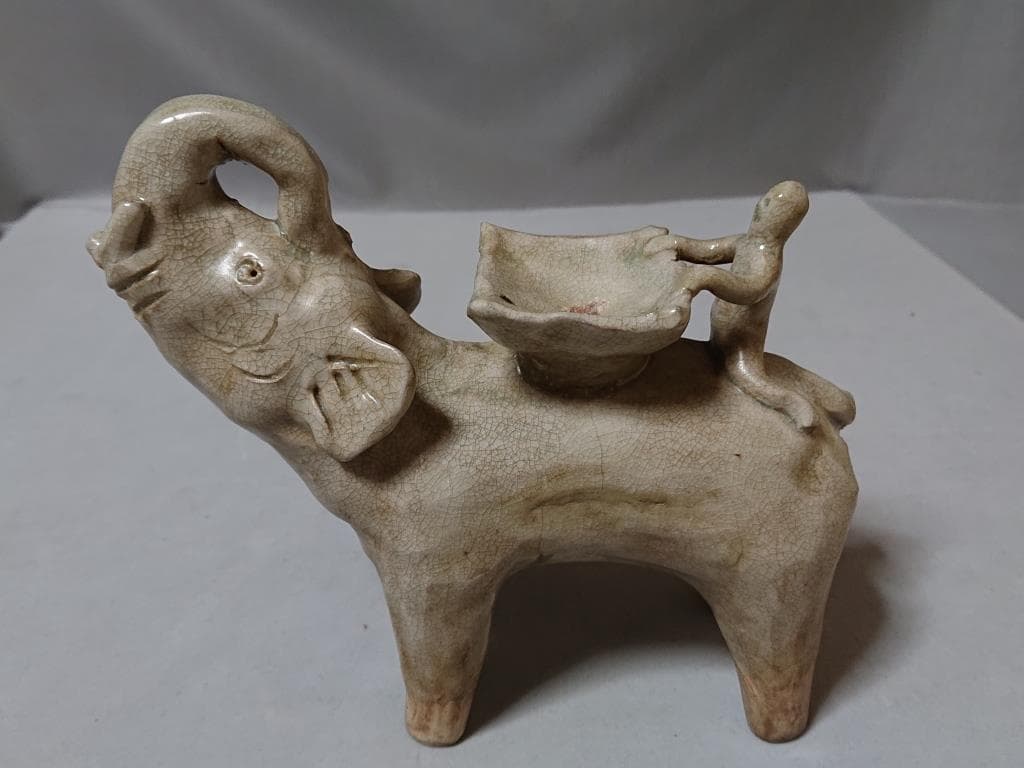 コレクター収集　タイ　スンコロク　青磁　象形燈火台　14～15世紀