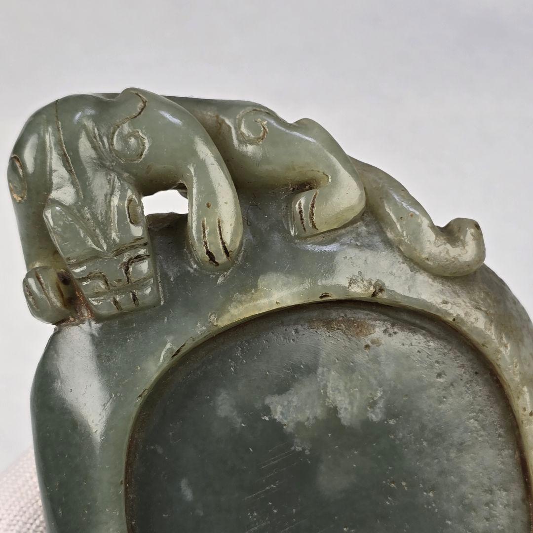 古文房具 本物和田玉 原石 手彫 清代 蟠螭出郭紋 筆添 玉硯 置物 文鎮