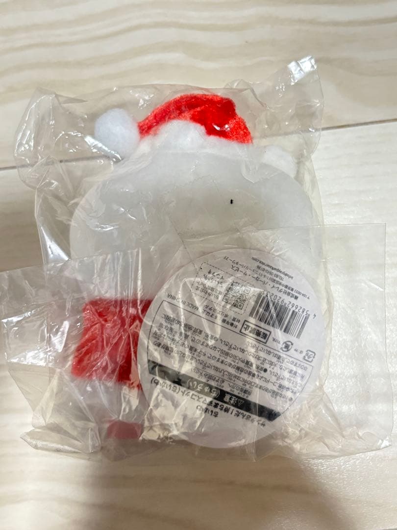 新品　ちいかわ サンタさんだ！持ちます マスコット